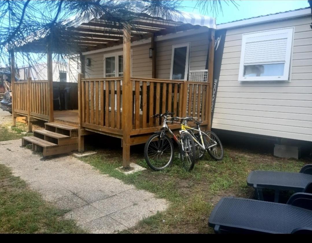 Camping Des Dunes De Contis Mobilhome 3Ch, แซ็งต์-จูเลียง-อ็อง-บอร์ง ภายนอก รูปภาพ